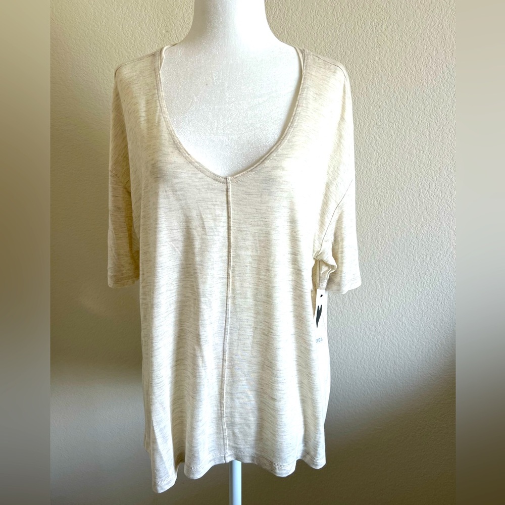 Derek Lam 10C Oatmeal low V-Neck S/S Tee. NWT Size Small